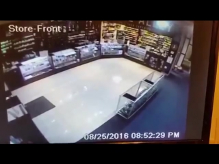 the guy crap himself while robbing a store © video